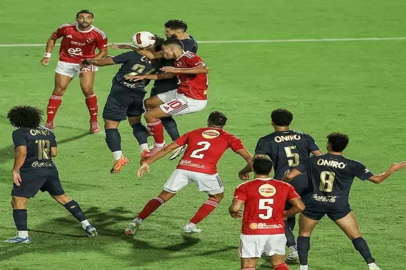 الأهلي يترقب صراع الزمالك وبيراميدز.. ماذا ينتظر رباعي المقدمة قبل مرحلة التتويح؟ 